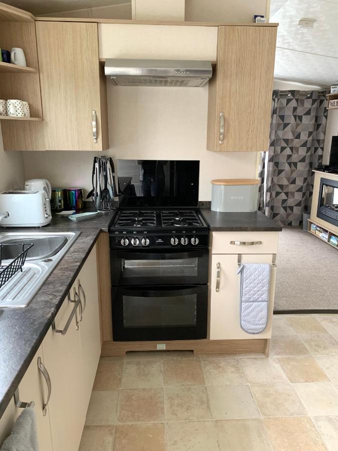 Mollys Retreat Pet Friendly Three Bed Caravan With Small Garden Newquay Bay Resort Quieter Area Of Park Eksteriør billede