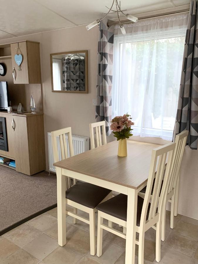 Mollys Retreat Pet Friendly Three Bed Caravan With Small Garden Newquay Bay Resort Quieter Area Of Park Eksteriør billede