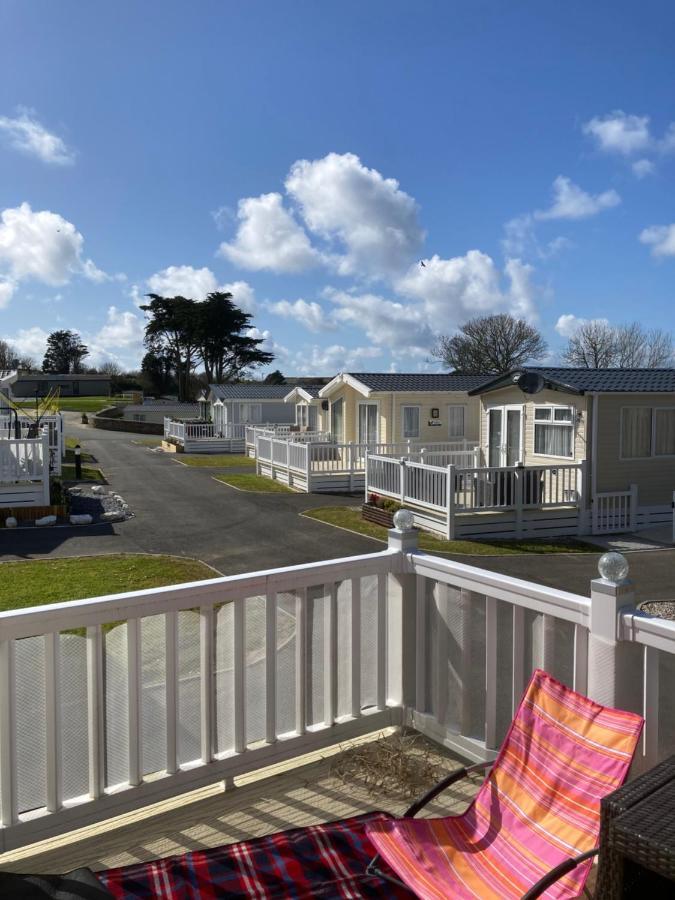 Mollys Retreat Pet Friendly Three Bed Caravan With Small Garden Newquay Bay Resort Quieter Area Of Park Eksteriør billede